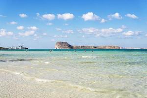 vue sur la baie de balos, le confluent de trois mers. photo