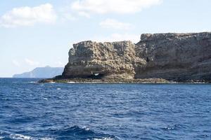 la mer et les montagnes de Crète. photo