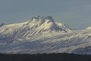 Djupivogur et les montagnes environnantes photo