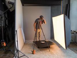 photographe photographiant en studio. photographie involontaire photo