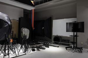 intérieur d'un studio photo moderne. technique et équipement