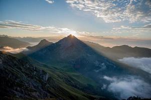 aube dans la montagne photo