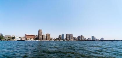 bidonvilles du Caire sur les rives du Nil en Egypte photo