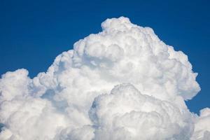 texture de nuage blanc. toile de fond de matériau aérien. motif effet ciel. photo