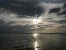photo océan vagues soir coucher de soleil nature mer belle téléchargement gratuit
