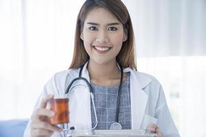 asiatique femme médecin photo