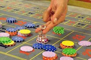 revendeur de roulette de casino photo