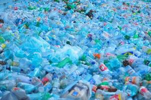 déchets de bouteilles en plastique photo