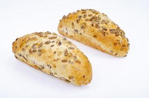 pain sain à grains entiers avec graines de tournesol, alimentation saine. photographie de studio photo