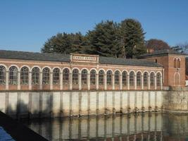 bâtiment à l'ouverture du canal canale cavour à chivasso photo