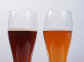 deux verres de bière allemande photo
