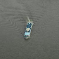 bateau sur une rivière photo