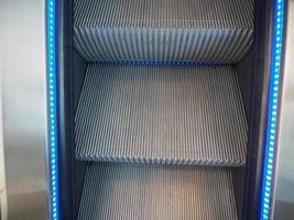 détail des marches de l'escalator photo