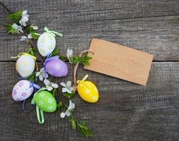 oeufs de pâques et carte de voeux photo