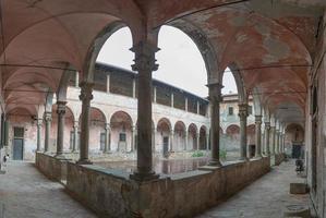 Bergame Italie 27 août 2018 cloître du monastère du carmin de Bergame photo