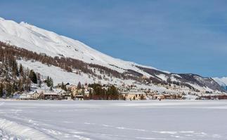 madulain et zuoz dans la vallée de l'engadine suisse photo