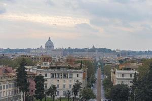 paysage urbain panoramique aérien de rome, les toits des maisons. photo