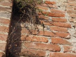 vieux fond de mur de briques rouges photo