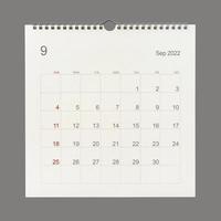 page de calendrier de septembre 2022 sur fond blanc. arrière-plan du calendrier pour rappel, planification d'entreprise, réunion de rendez-vous et événement. photo