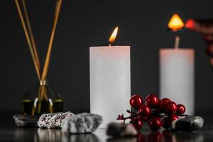 bougie blanche sur table photo