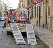 panneaux de travaux routiers sur camion photo