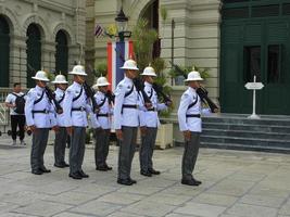 le grand palais bangkok thailand22 mai 2019touristes visitant le grand palais et wat phra keaw à bangkok thailand.on bangkok thailand22 mai 2019. photo