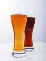 deux verres de bière allemande photo