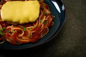 sauce tomate spaghetti au hambourg et fromage photo