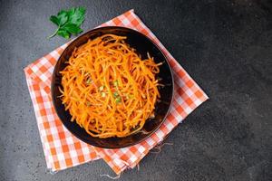 salade de carottes légume nature morte repas de légumes collation fond de nourriture photo