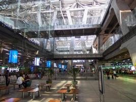 suvarnabhumi bangkok thaïlande31 octobre 2018à l'aéroport les passagers marchent vers différentes zones de l'aéroport. L'aéroport de Suvarnabhumi est le principal aéroport de Thaïlande.0n Bangkok en Thaïlande. photo