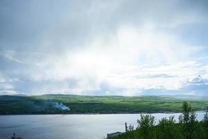 paysage surplombant la baie de kola. mourmansk, russie photo