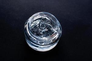 gel cosmétique transparent pour les soins de la peau avec des bulles photo