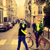 des manifestants lors d'une manifestation en gilets jaunes photo