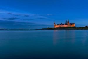 Château de Kronborg à Helsingor au Danemark vu en début de soirée photo