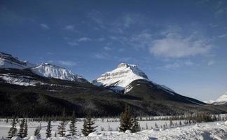 montagnes rocheuses en hiver canada photo