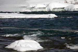 chutes du niagara en hiver photo