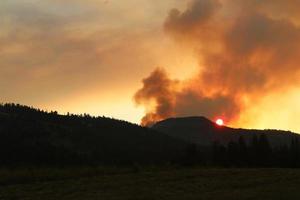 couchers de soleil de feu sauvage photo