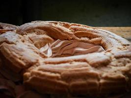 gâteau sucré unique fait maison. ça a l'air très savoureux. cuisson maison. photo