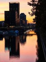 couleurs majestueuses du ciel. coucher de soleil à strasbourg. photo