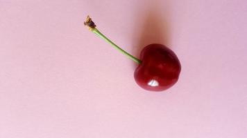 fond de cerise douce sur la table photo