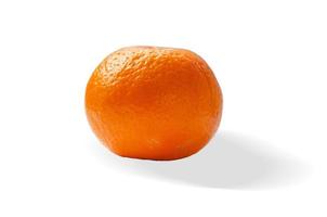 Oranges de fruits frais sur fond blanc photo