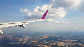 images aériennes de la fenêtre d'un avion wizzair. 15. 09. 2019, Royaume-Uni.