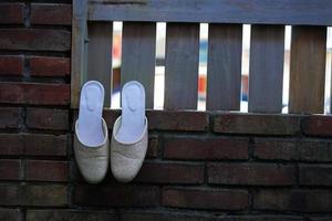 élégantes chaussures de mariage blanches photo