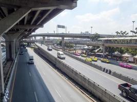 vibhavadirangsit road bangkok thailand22 novembre 2018vibhavadi rangsit road en face du futur parc rangsit.on bangkok thailand22 novembre 2018. photo