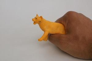 jouet en plastique en forme de lionne photo