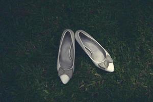 élégantes chaussures de mariage blanches photo