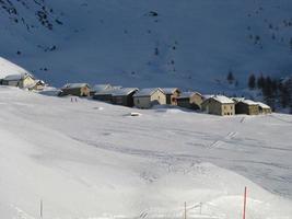 paysage enchanté après de fortes chutes de neige photo