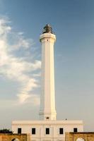 phare emblématique de santa maria di leuca, salento, pouilles, italie photo