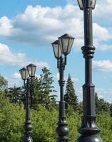 lampadaire contre le ciel dans le parc photo