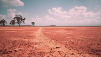 terre aride sans eau photo
